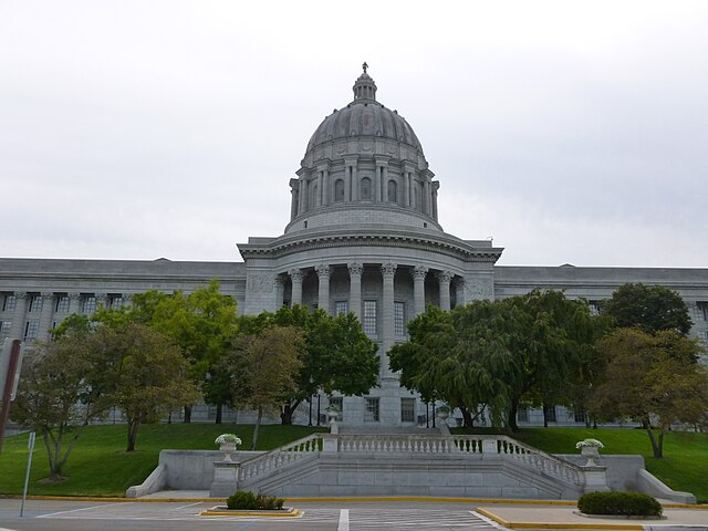 a straight-on look at the front of Missouri's capitol building in Jefferson City