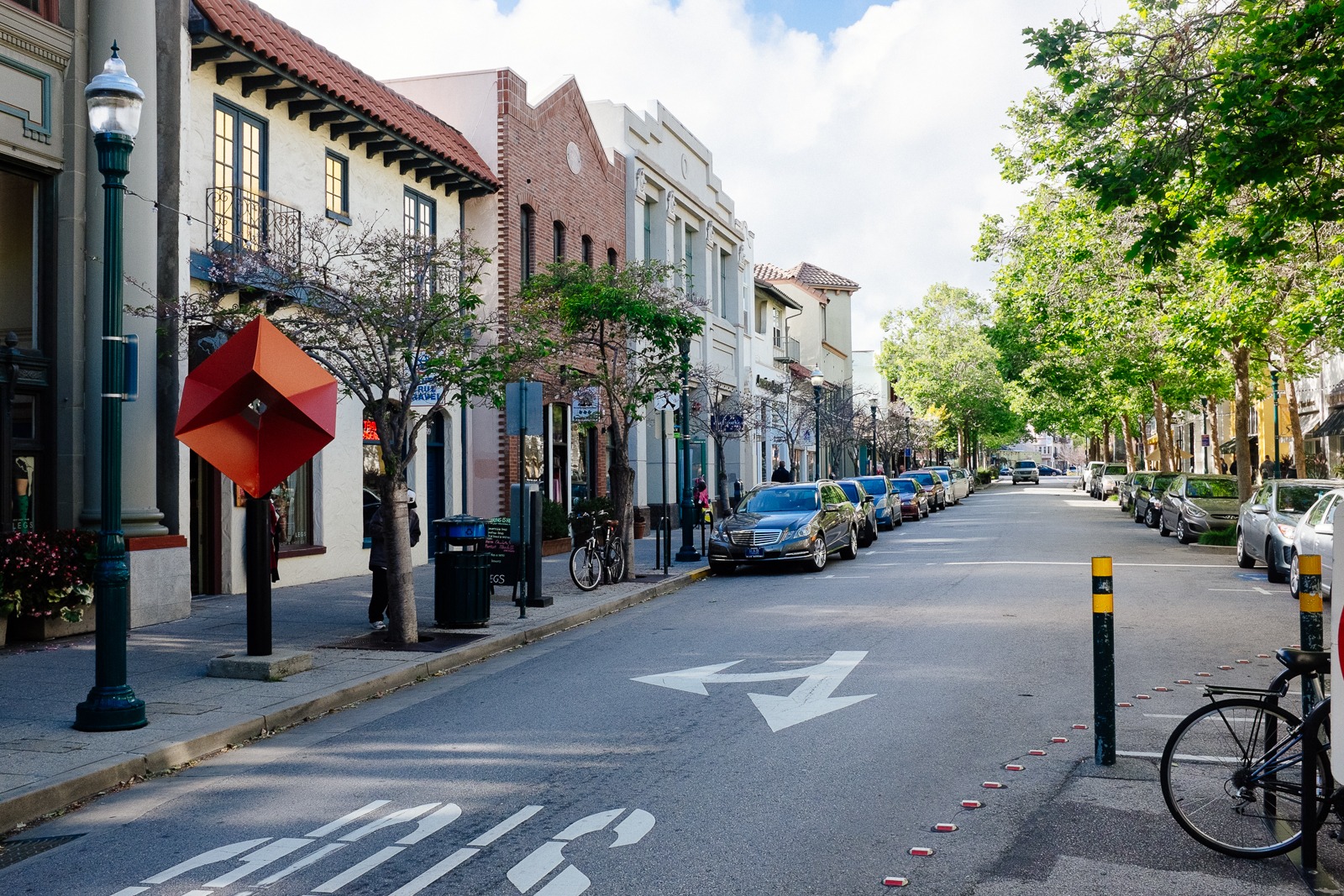 downtown santa cruz, looking at a street and buildings