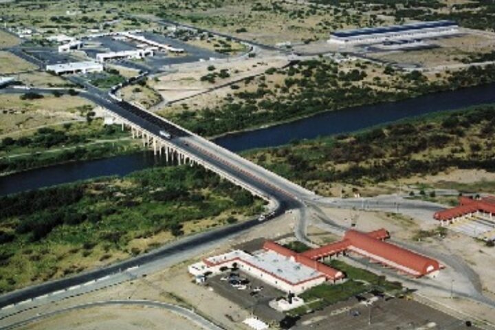 The Laredo-Columbia Solidarity International Bridge on the Rio Grande River in southern Texas.