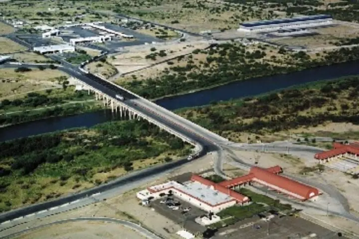 The Laredo-Columbia Solidarity International Bridge on the Rio Grande River in southern Texas.