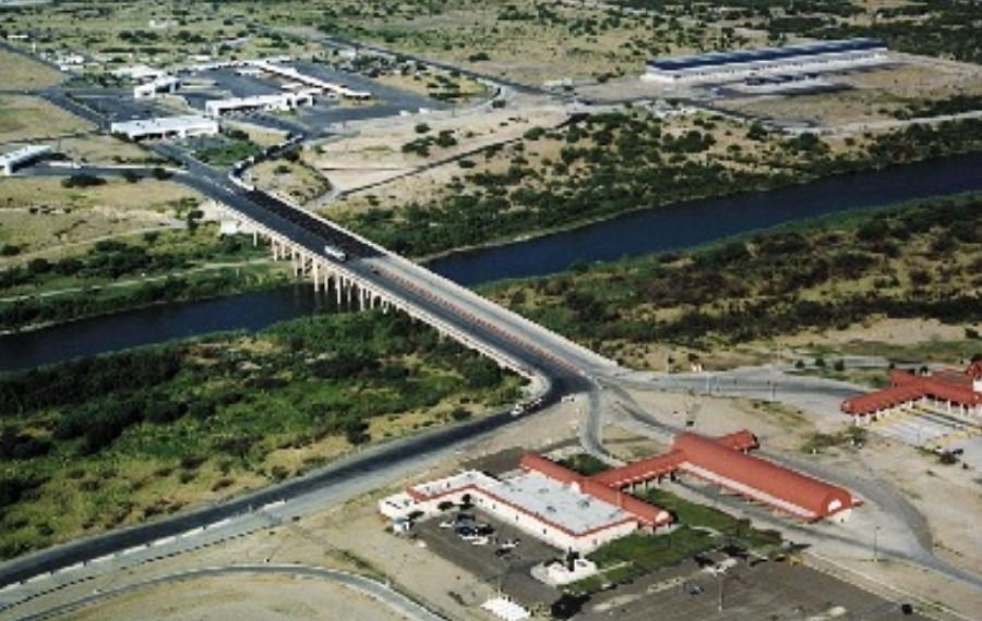 The Laredo-Columbia Solidarity International Bridge on the Rio Grande River in southern Texas.
