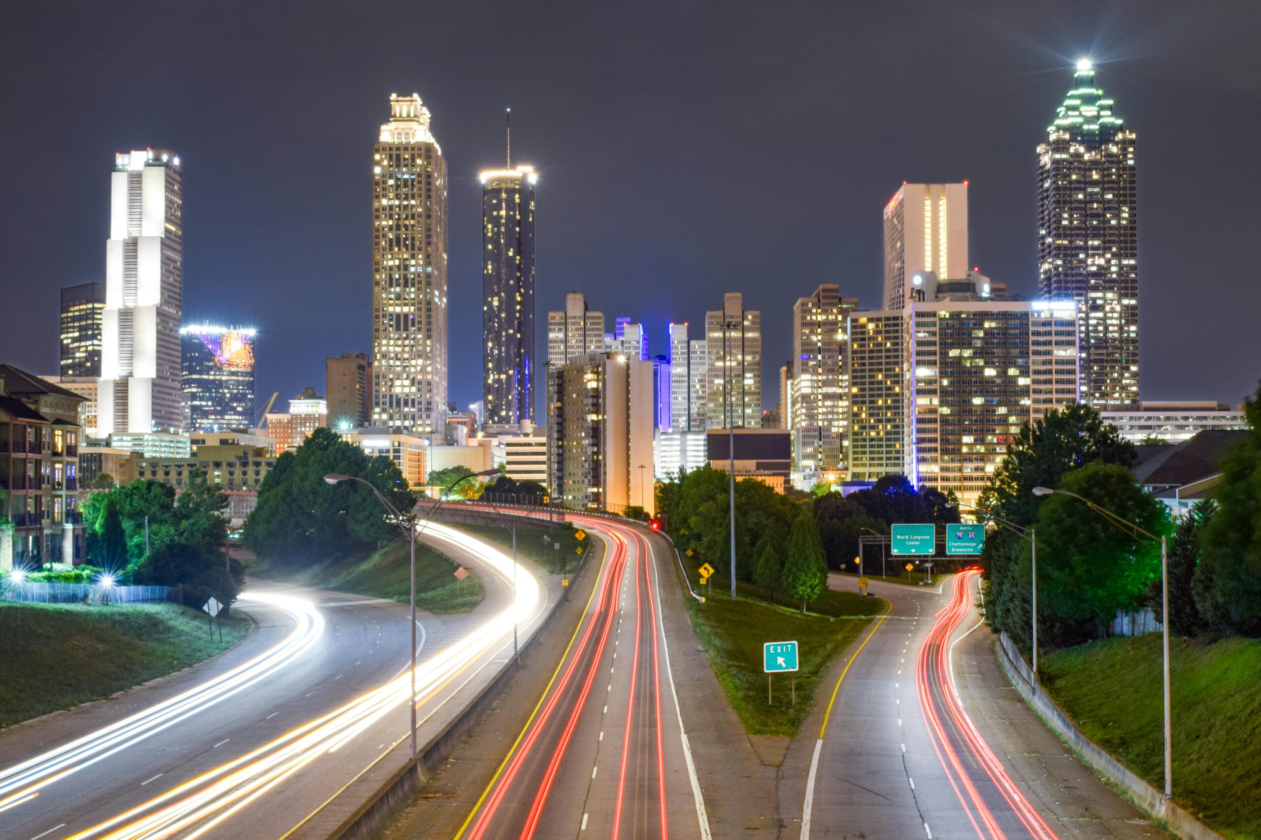 Several highways filled with passing cars lead to the city of Atlanta in Georgia.