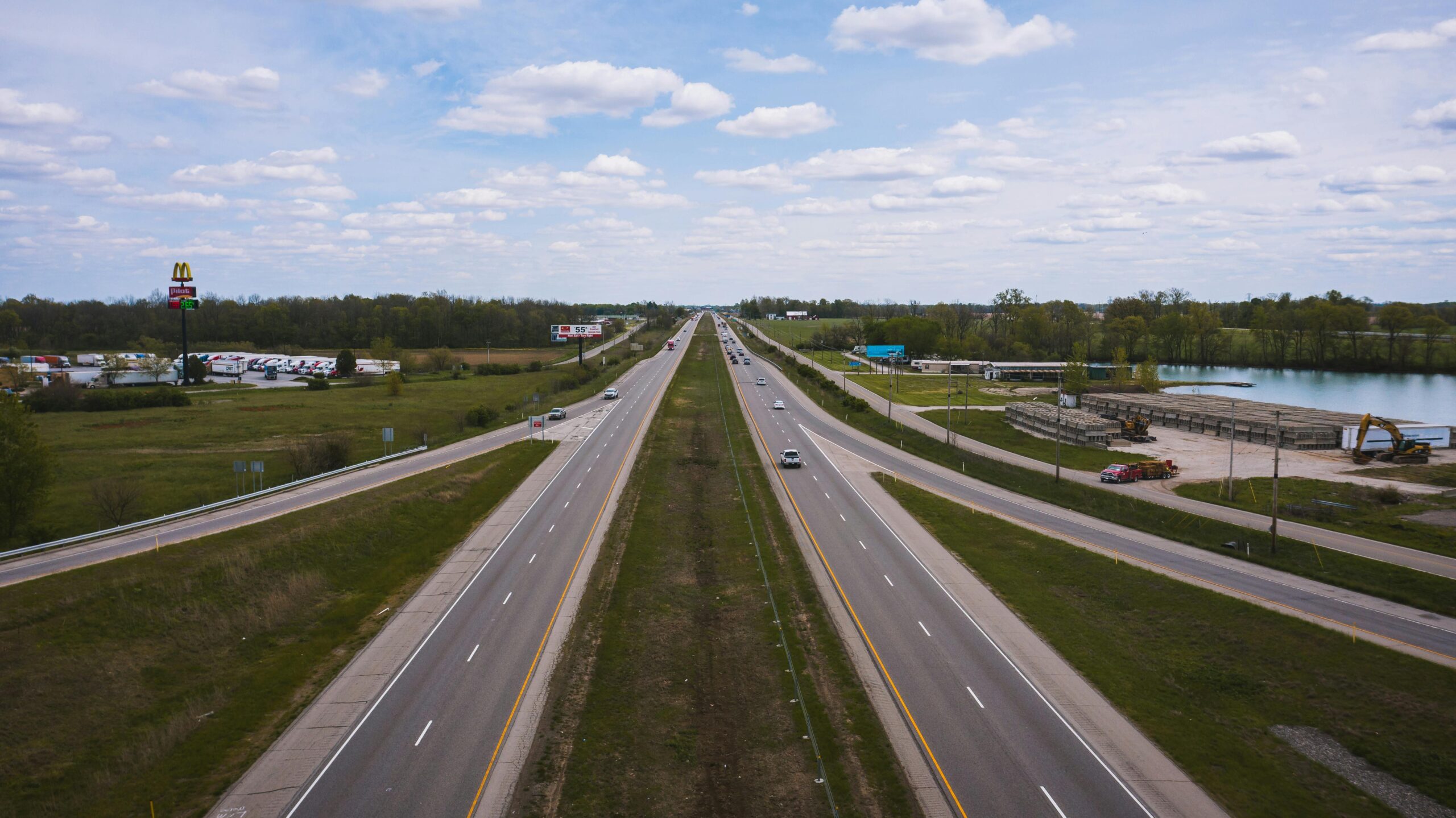 A large, separated highway in Shelbyville, Indiana.