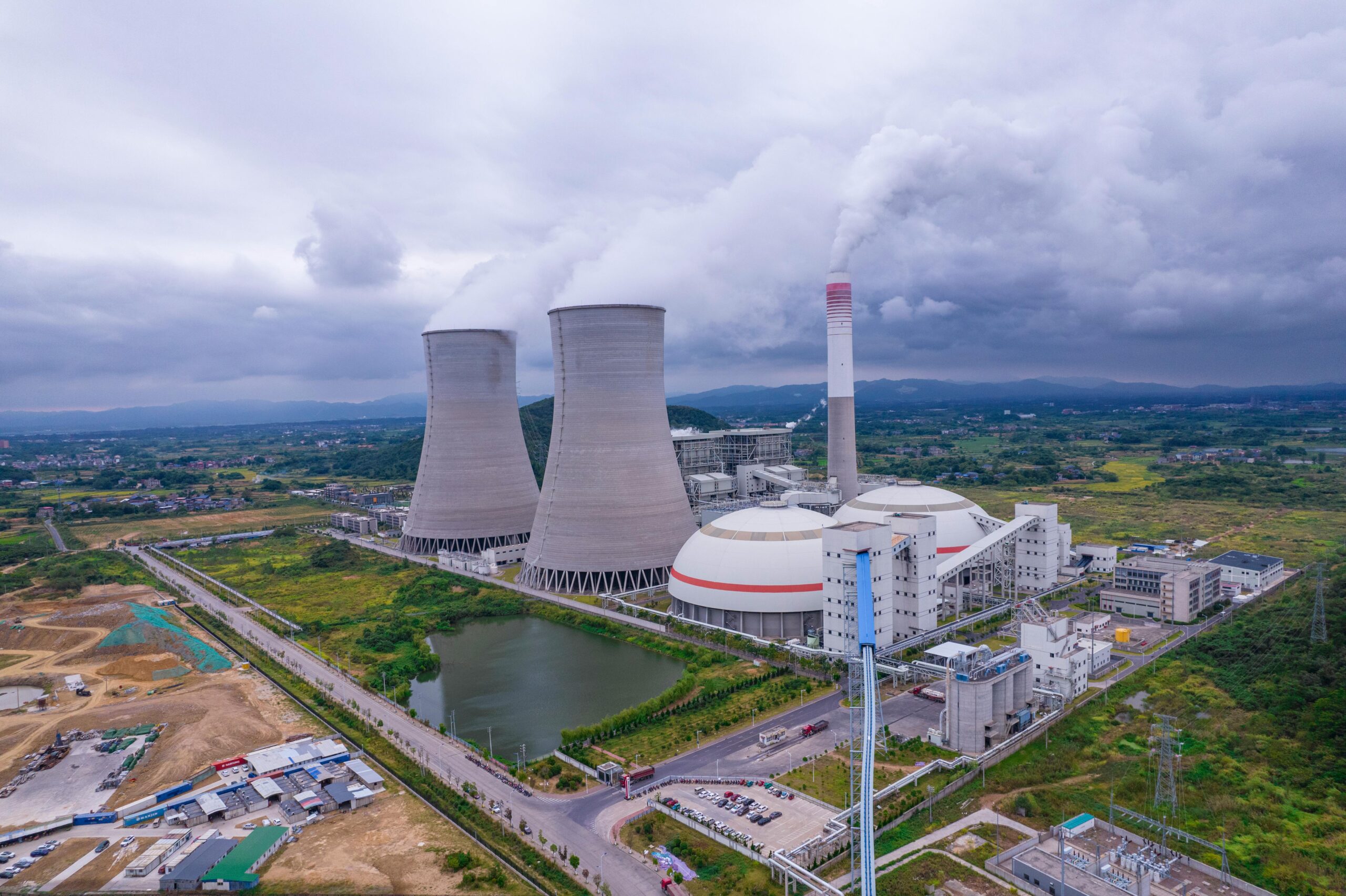 An aerial view of a nuclear power facility.