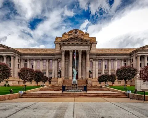 A federal courthouse from the front.