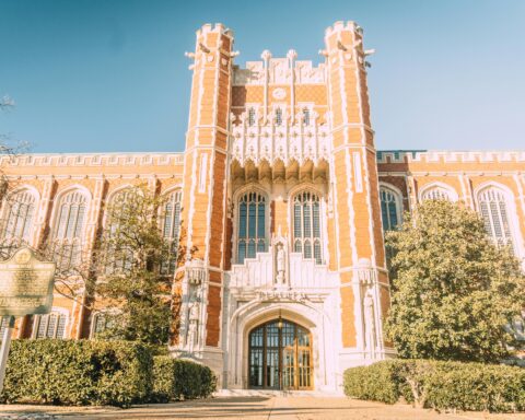 A university building in Alabama from the front.