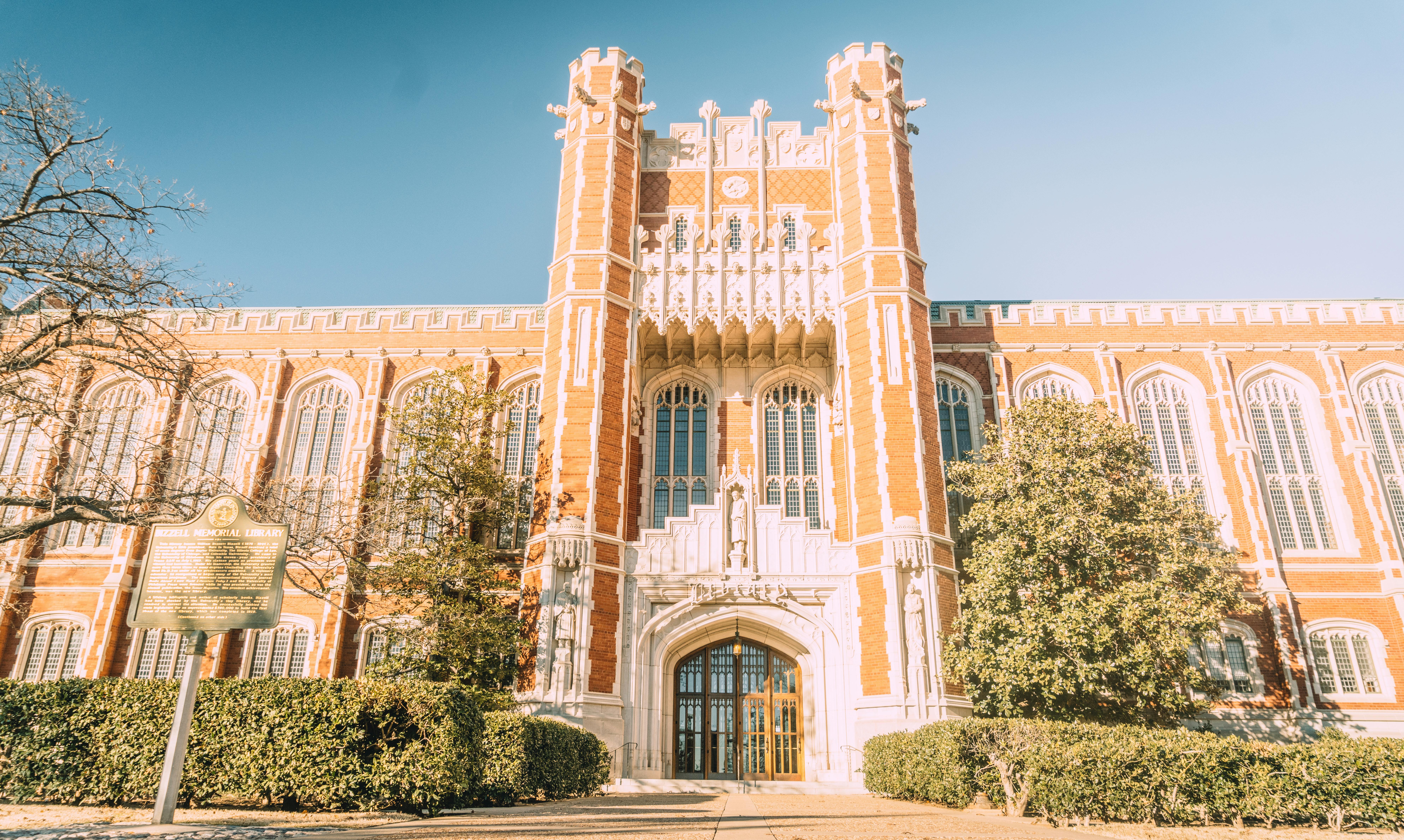 A university building in Alabama from the front.