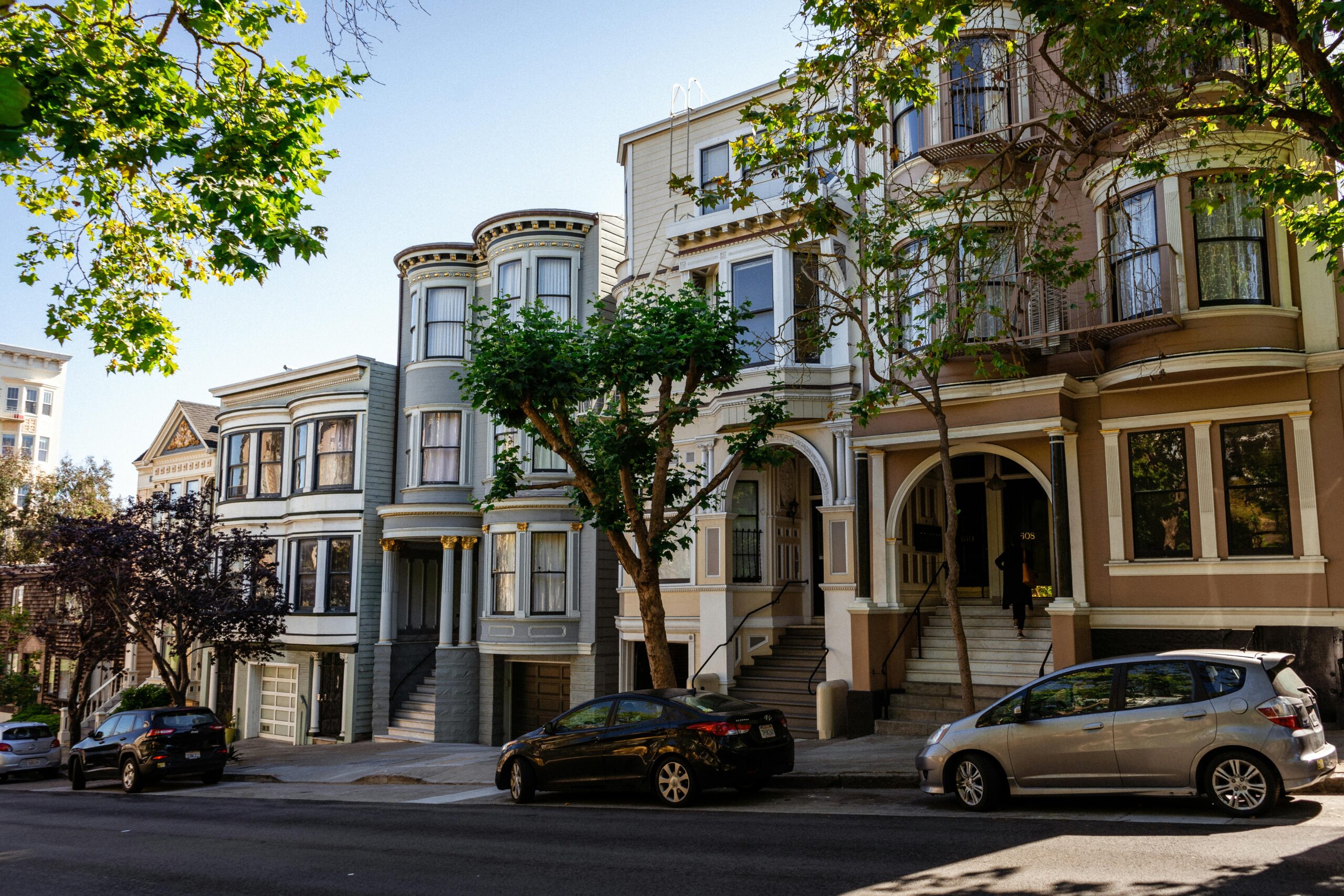 Houses line the street in San Francisco, California.