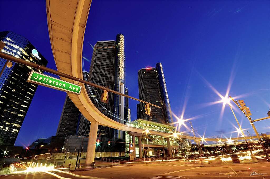A photo of Jefferson Avenue, making a Detroit multimodal transportation hub.