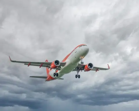 A commercial airplane in flight.