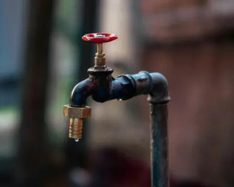 A pipe with a water dripping.