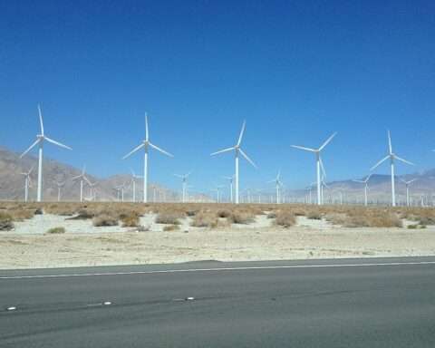 Wind energy mills before a blue sky.