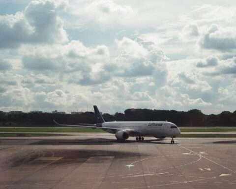 An airplane on the taxilane of an aiport.