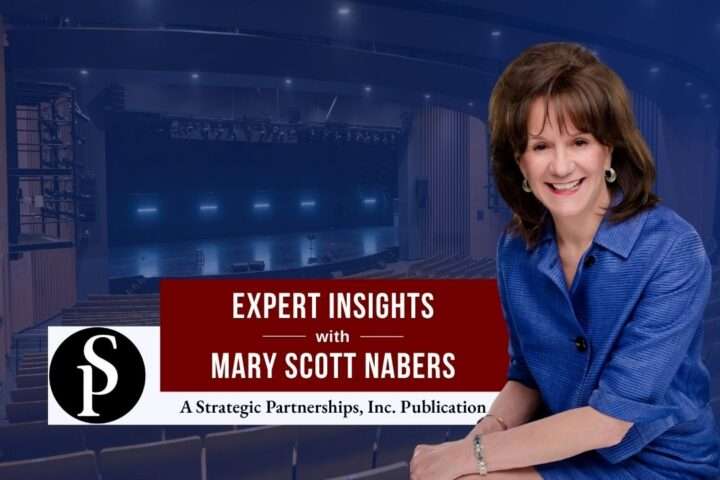 Mary Scott Nabers before a convention center auditorium for her weekly column.