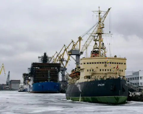 Shipping vessel