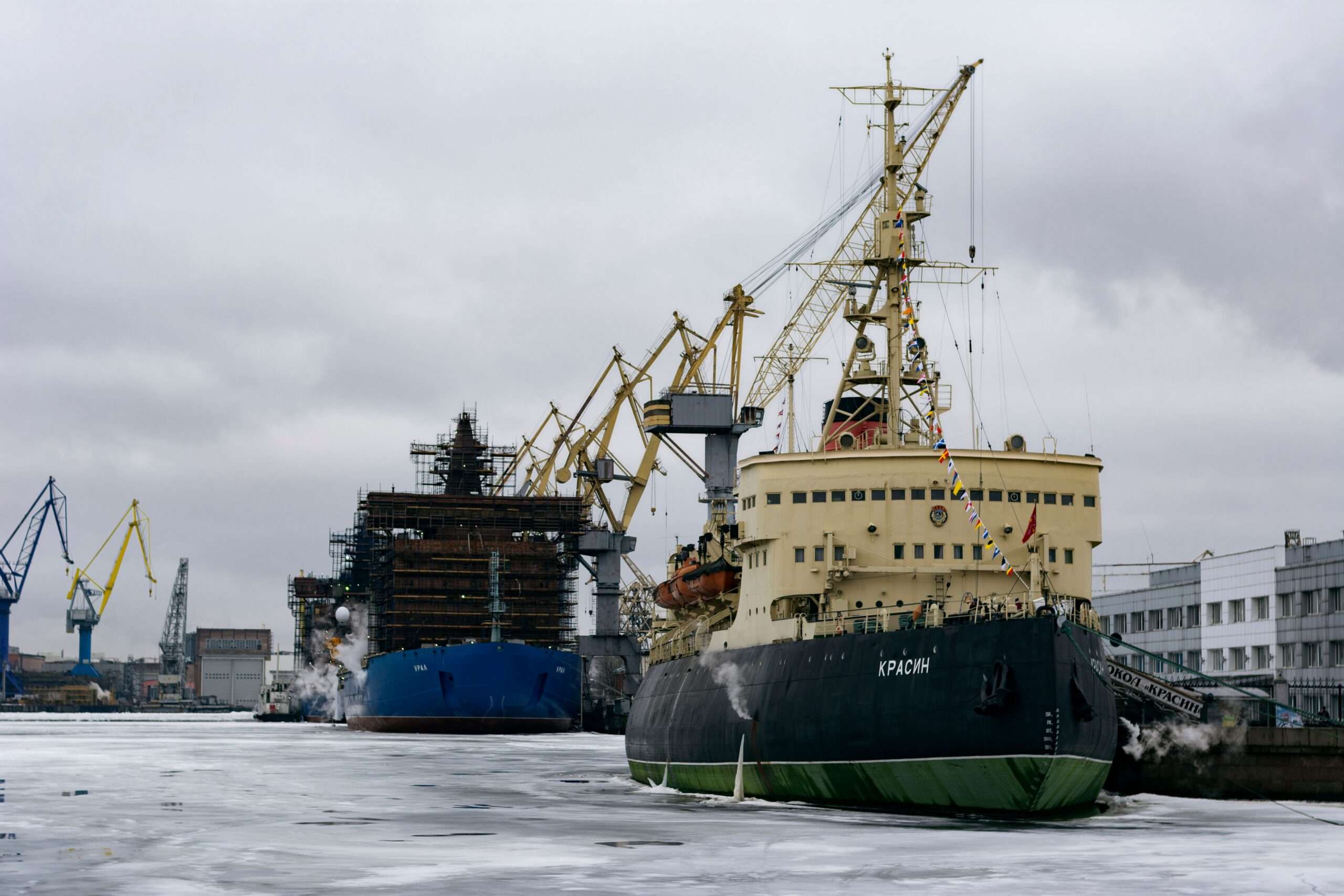 Shipping vessel
